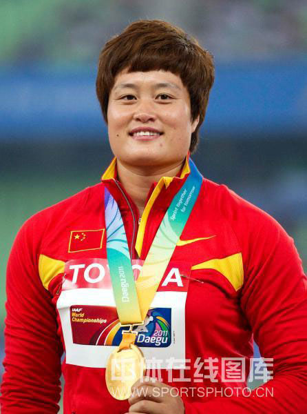 关于瑞典田径选手登上领奖台，笑容灿烂的信息