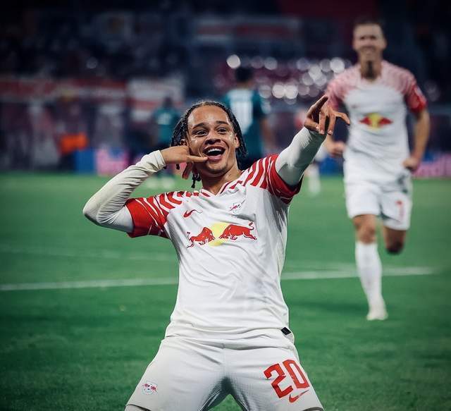 莱比锡场边指挥情绪激动，德布劳内队员怒摔水瓶的简单介绍