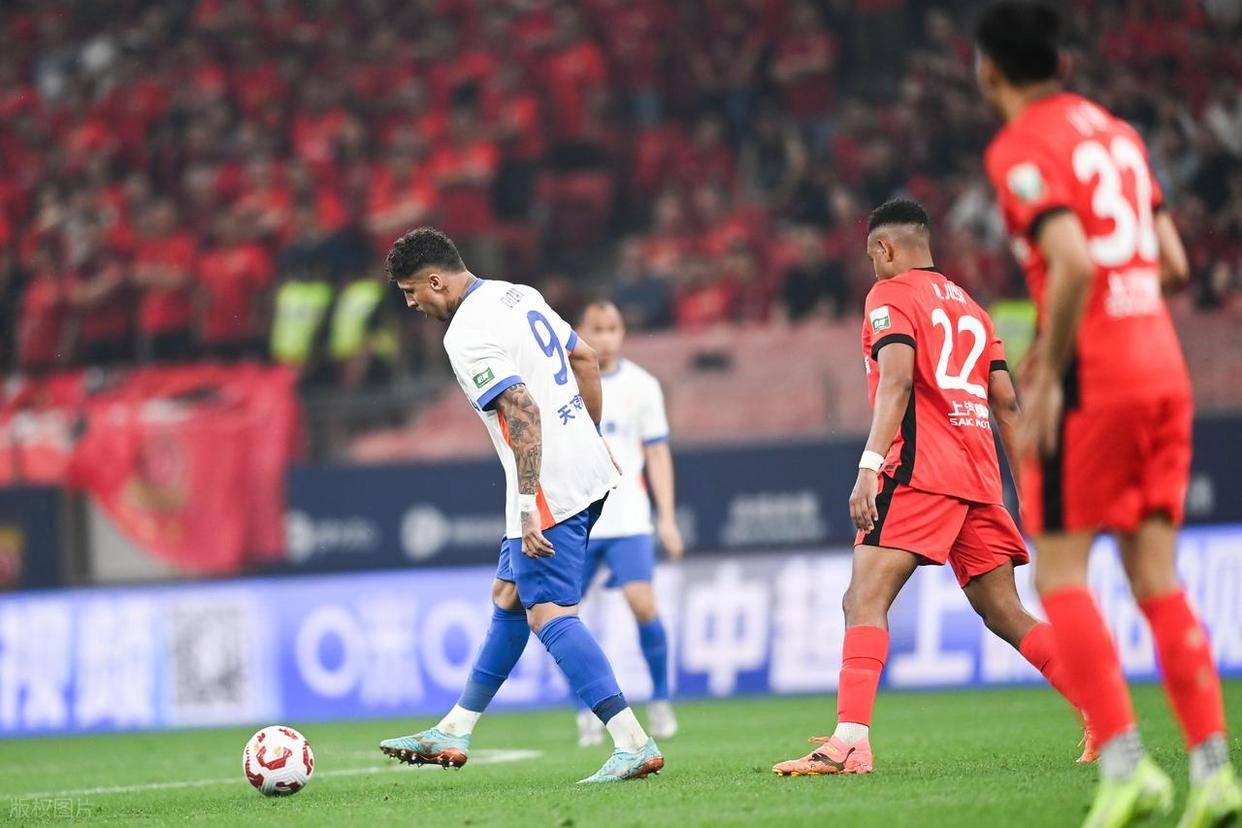 包含波尔图赛前列队欢迎武磊，尊重对手尽显风度！的词条