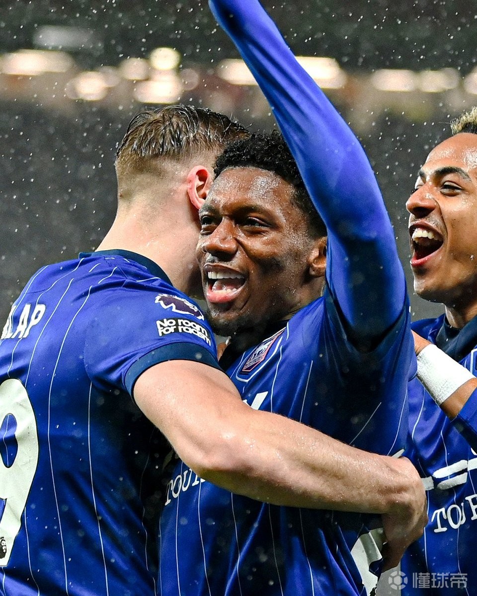 关于曼联开场5分钟连进两球，巴黎圣日耳曼防线形同虚设！的信息