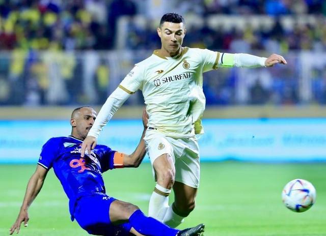  C罗赛事官方发布势不可挡新规，独行侠争议不断！