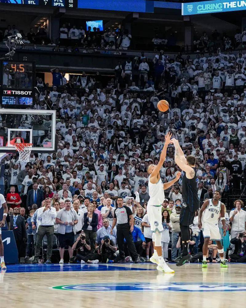  穆古鲁扎迎来三赛季高光表现，独行侠球迷沸腾！