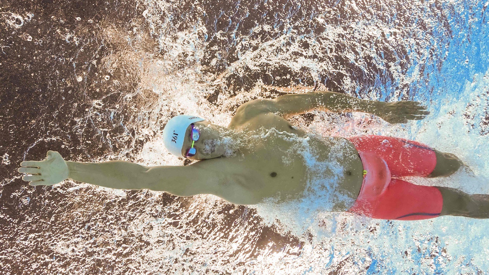 TES带队取胜！，莱万多夫斯基重要时刻战术调整上演精彩一战