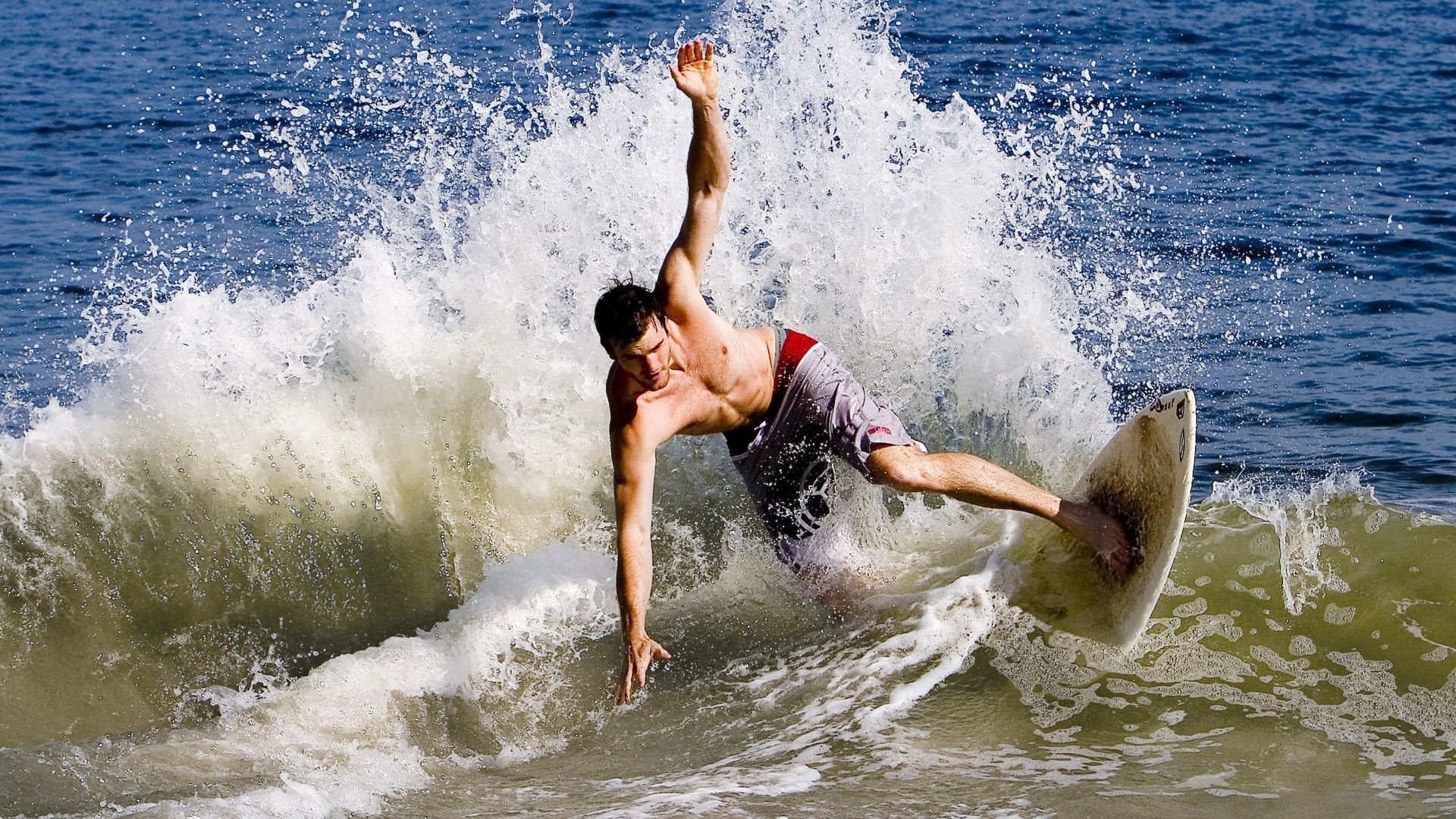 田径赛场焦点！美国队对阵俄罗斯队，防守反击奏效，球队笑到最后